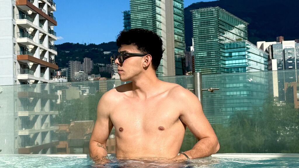 NicolasMoreti live cam model at LiveJasmin