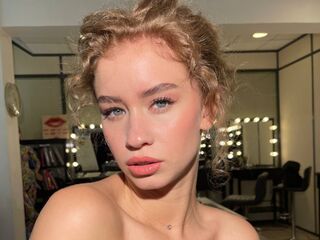 VIVO.webcam SelinaOehrlein (18) girl with normal breasts