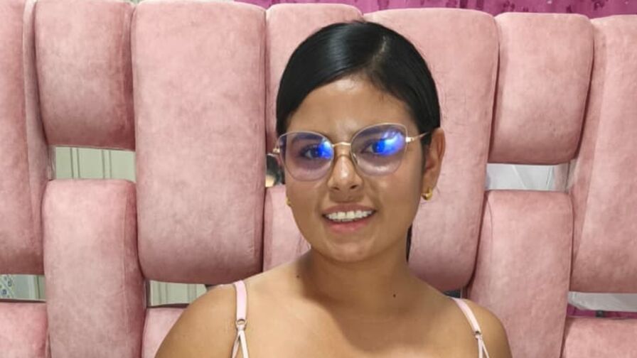 Watch SalomeHarman live on Amateur Porn