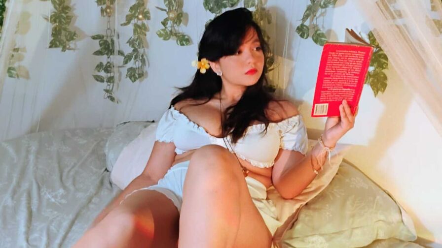 Live HD Nude Chat with FlorynCottonn