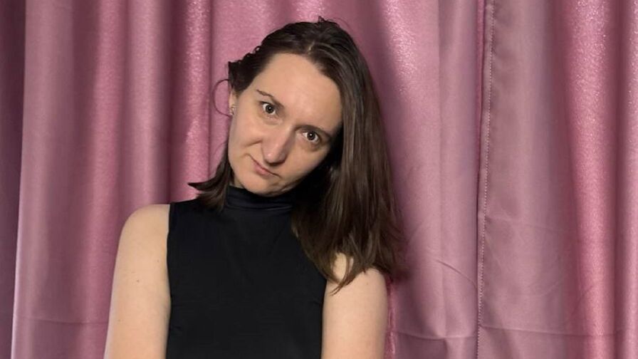 Watch SelestiaSonata live on Cam Plug