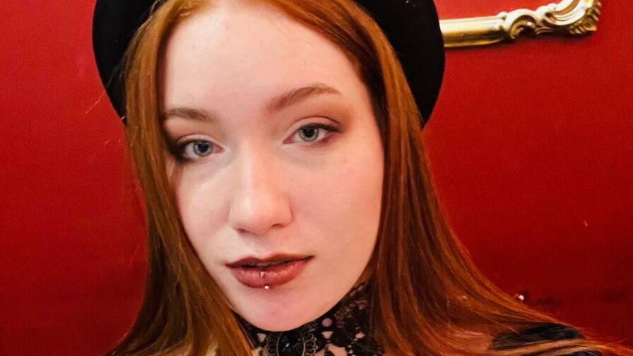 DevonaDarby โ white live cam model, age 20