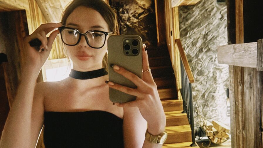 Watch MiaForester live on Cuties