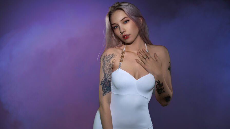 Watch KiraTisdale live on freshseotools.com