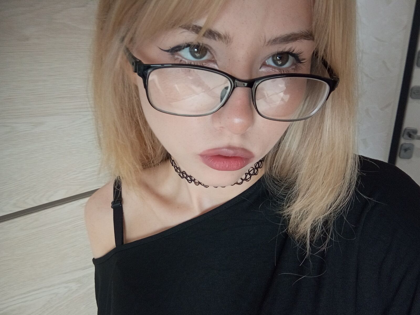 Live cam for AimiBrown