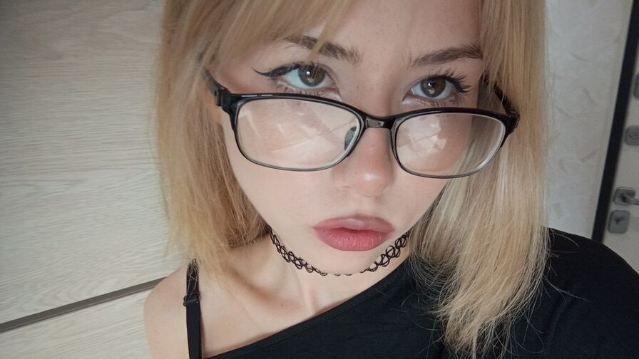 Watch AimiBrown live on Cam Plug