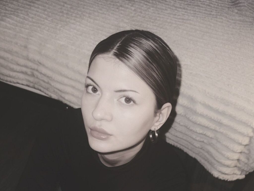 GenaBaillargeon live streaming girl cam