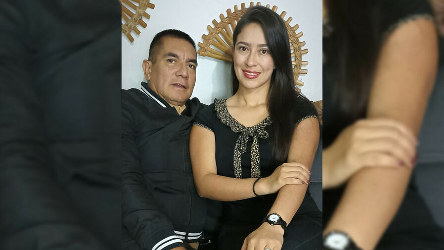 Enter to see naked ReneandAleja