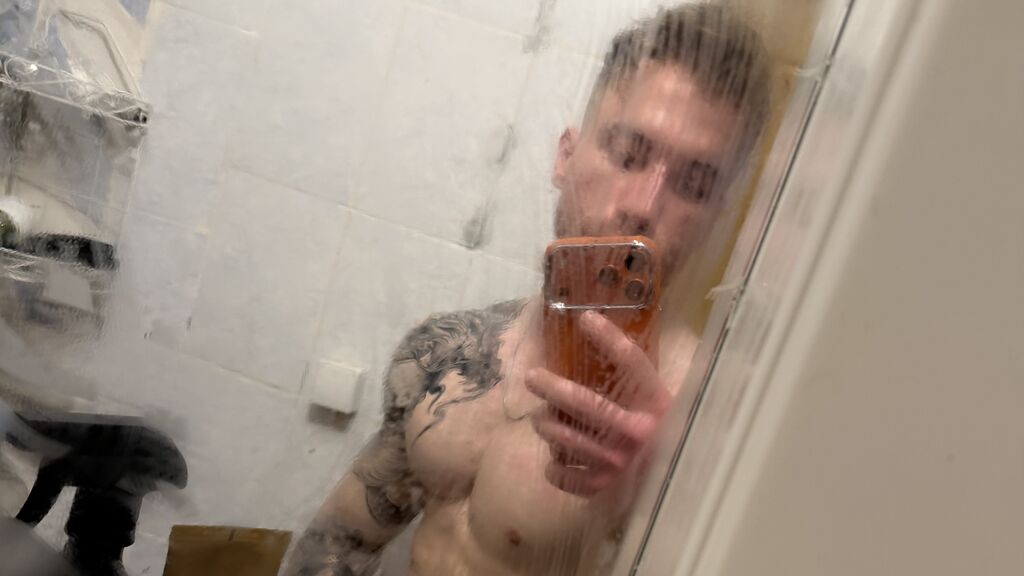 Live Chat with AlexandruKent on LiveJasmin