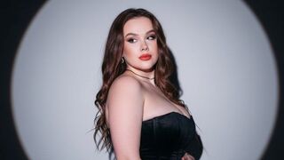 Kostenlos Nackt AvaKiss