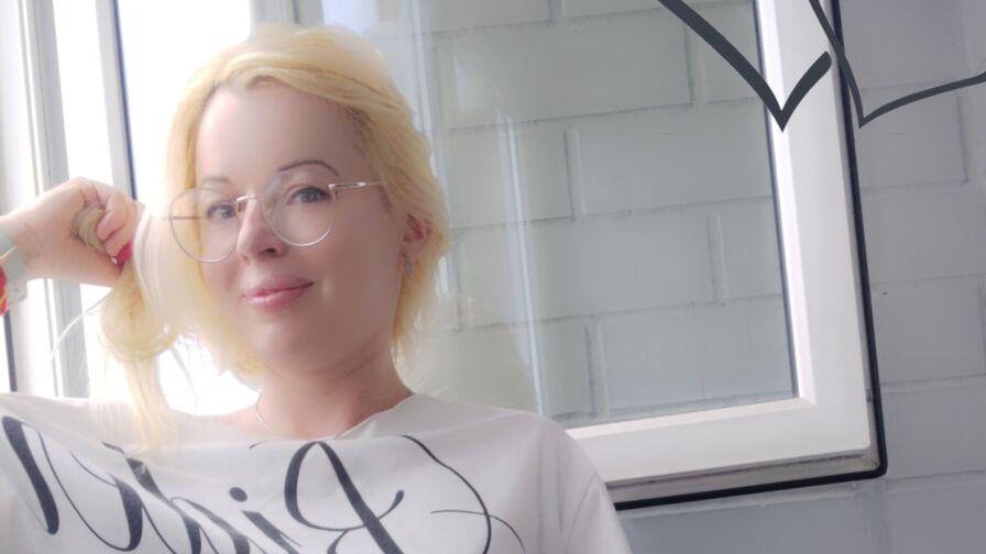 Watch JoyDiaz live on Free Webcamz