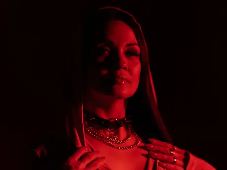 Chat with KarolinaRobinson