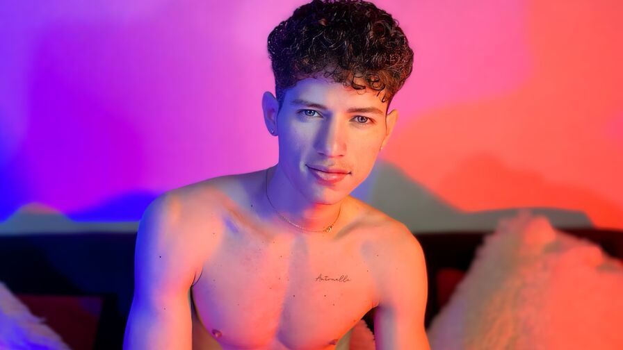 Watch MattiaLeroux on NudiesOnlineCam.com
