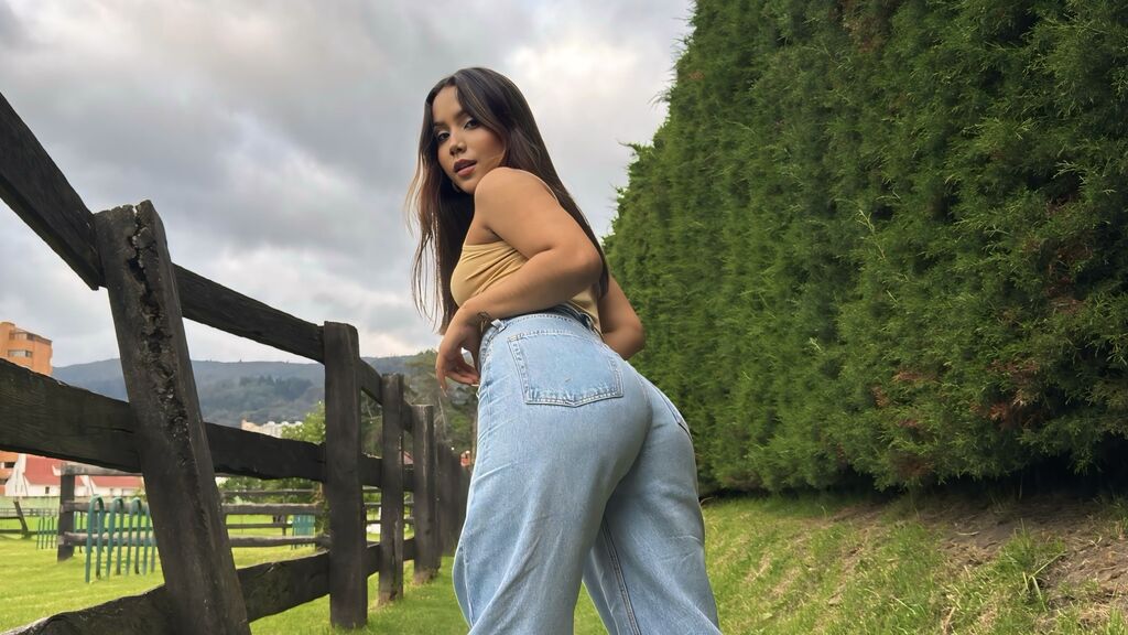 LunaRoselle cover