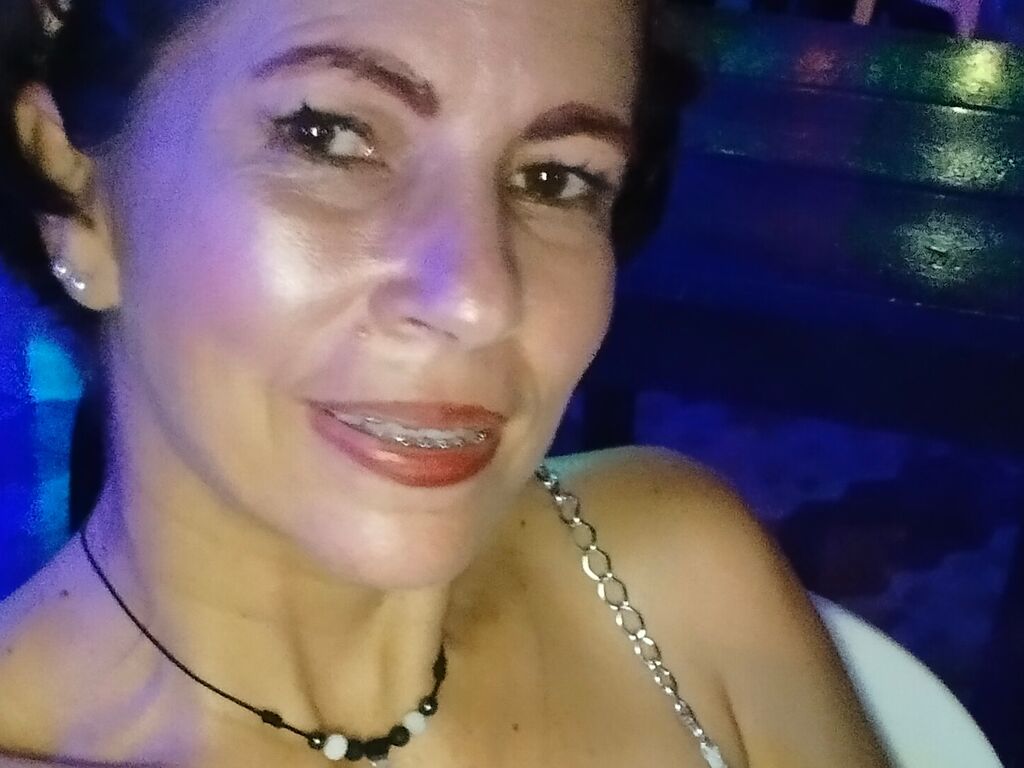 SandraAmorey's live cam