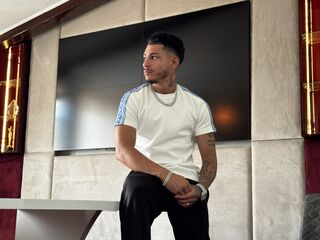 LucaWard's live cam