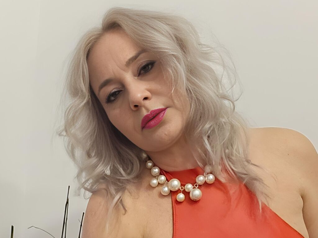 EmilyLoowe from LiveJasmin is Group