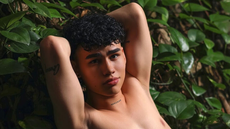 Watch KaiiBossman live on Cam Plug