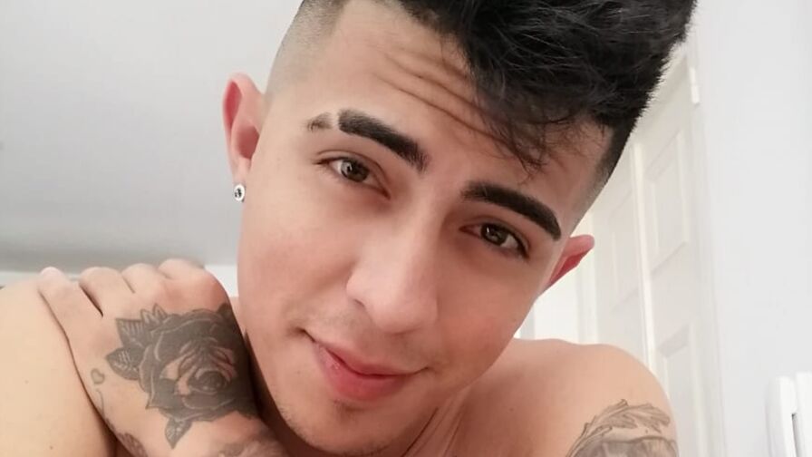 Live HD Nude Chat with AdamBrowns