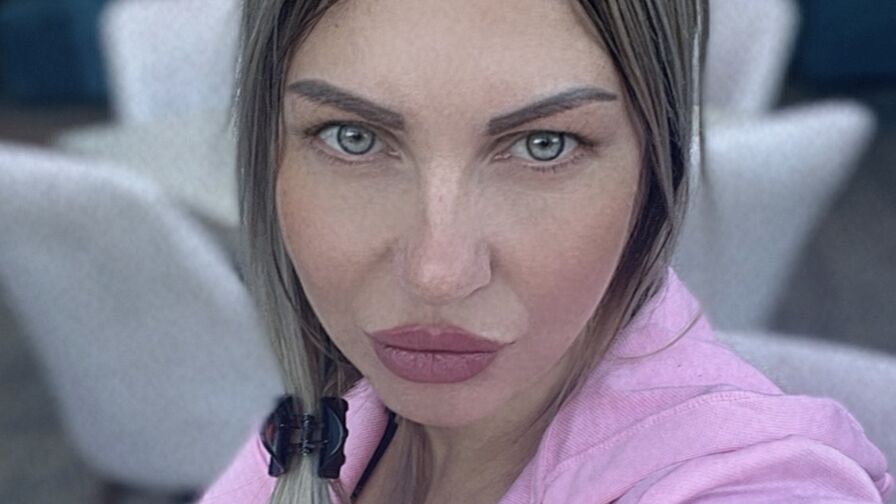 Engage with AmandaShatalina Live