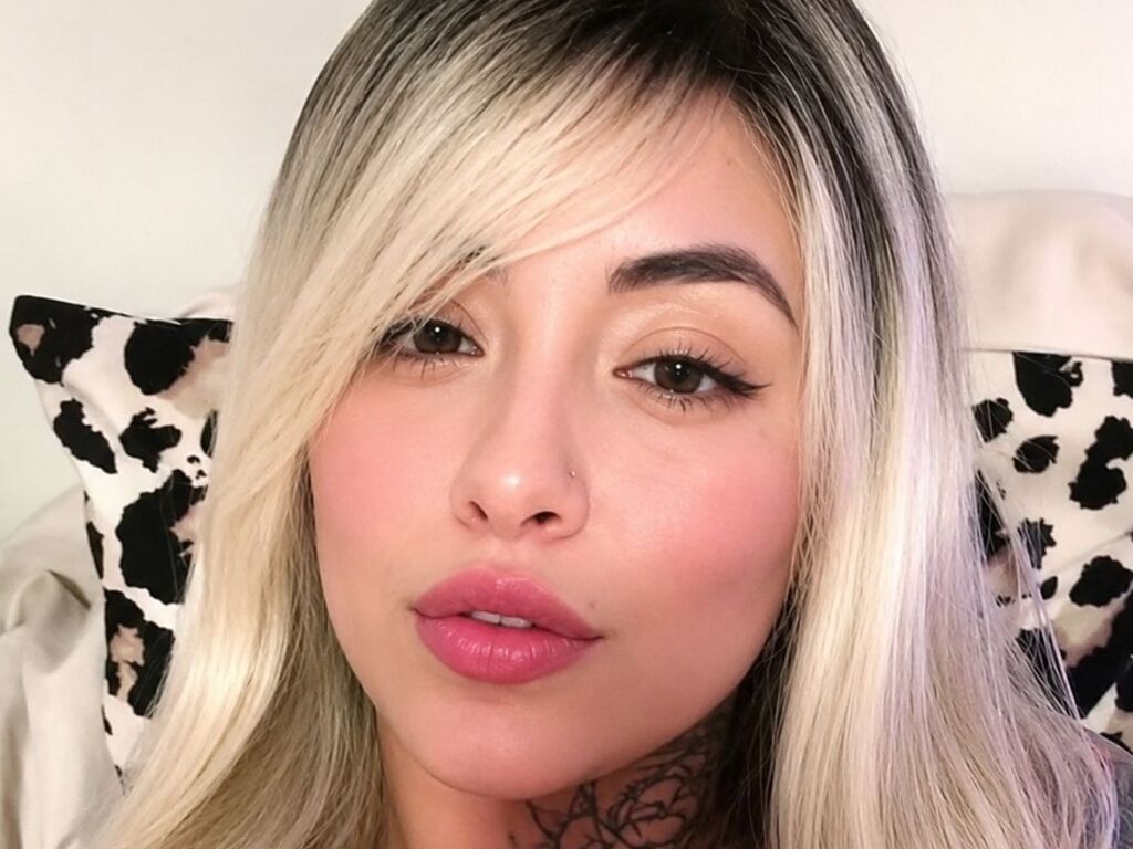 NatashaLat live performer profile picture
