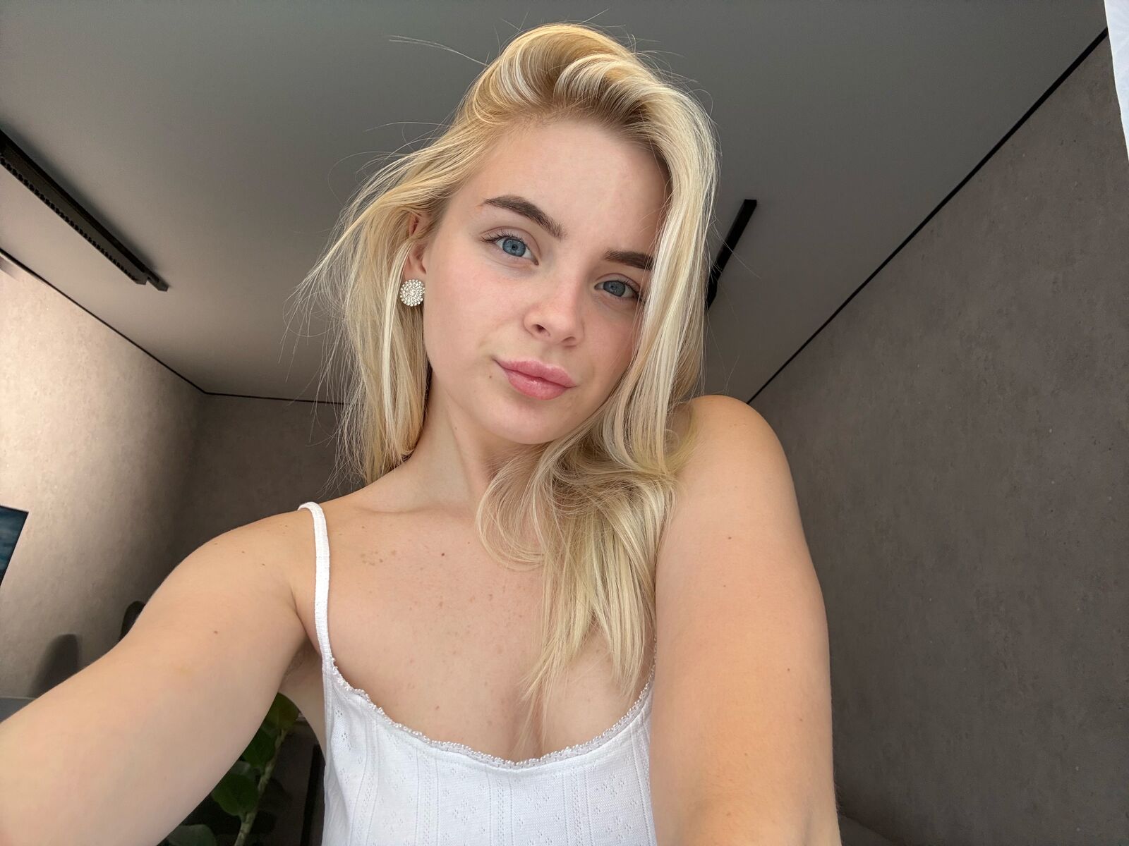 Live cam for EvaEdlin
