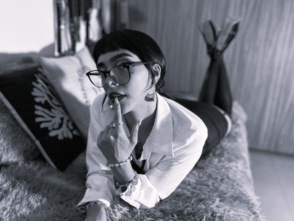 PandoraSpell LiveJasmin model room profile