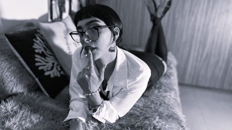 Watch PandoraSpell live on Free Erotic Fantasy