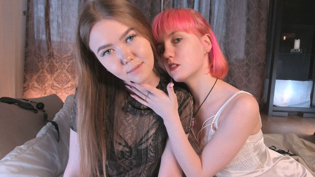 EdwinaAndBlythe Live Webcam on LiveJasmin