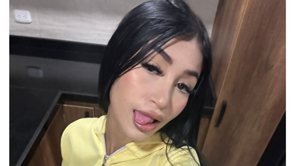 AmberBelll online on GirlsOfJasmin