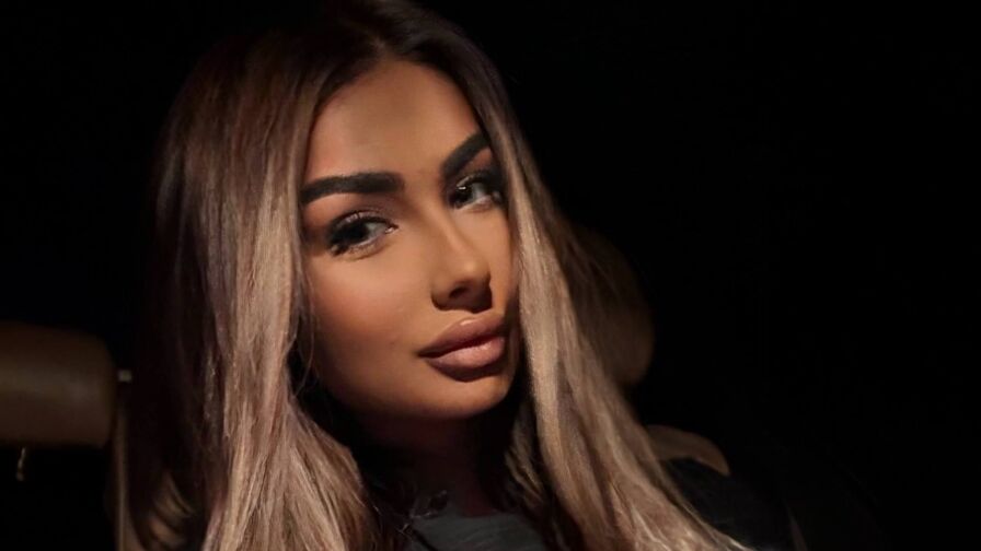 Live HD Nude Chat with LeylaBunny