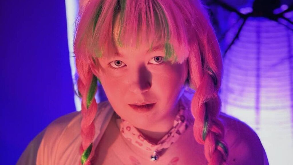 Watch ChimberWo live on cam at LiveJasmin