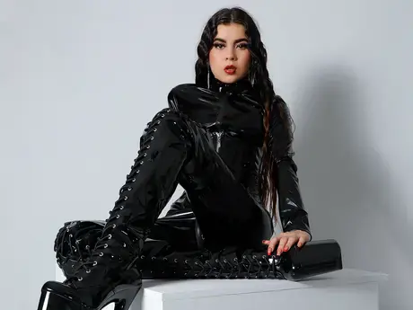 Chat with ZashaBeck