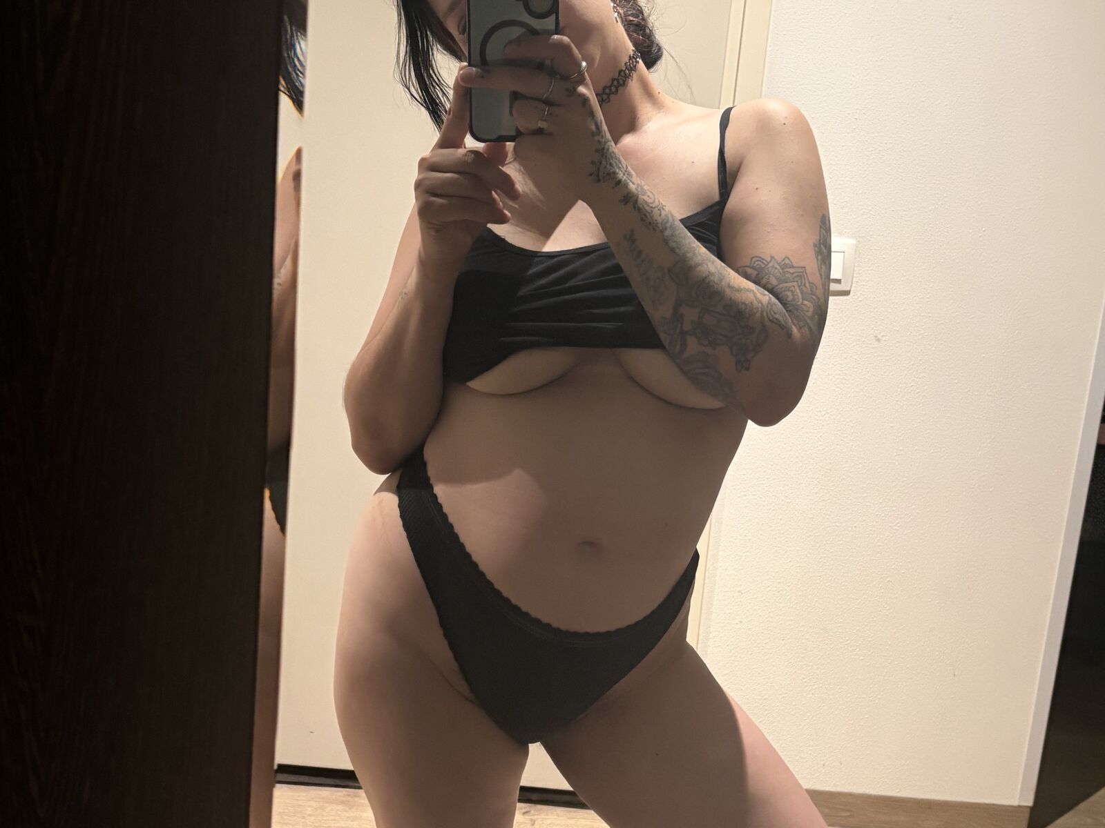 Live cam for TropicalMidnight