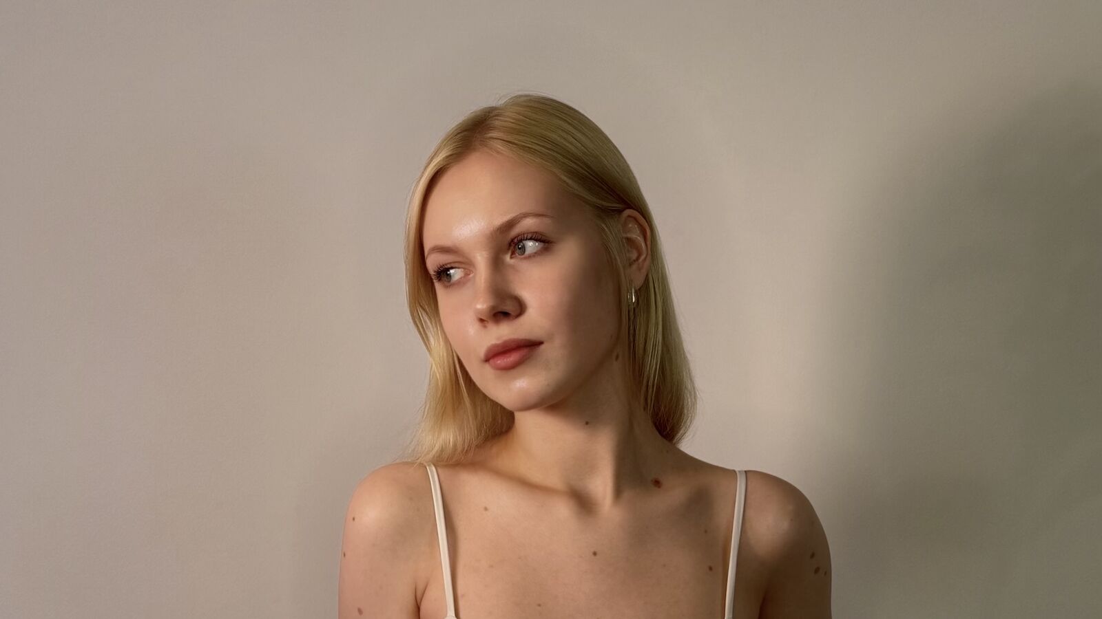 AishaNaeher glamour portrait