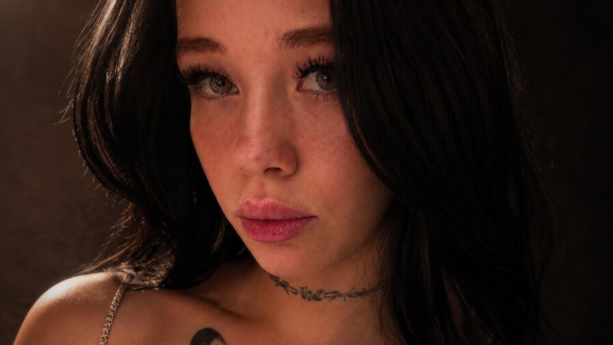 Watch EmmaSterling on NudiesOnlineCam.com