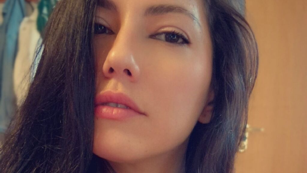 LunaBelyang live cam model at LiveJasmin
