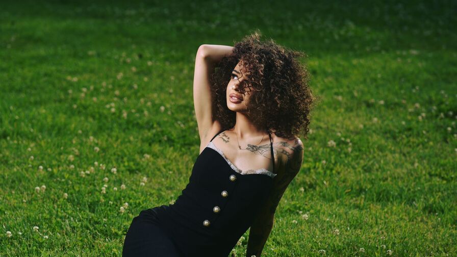 Watch KayaBelle live on Useporn