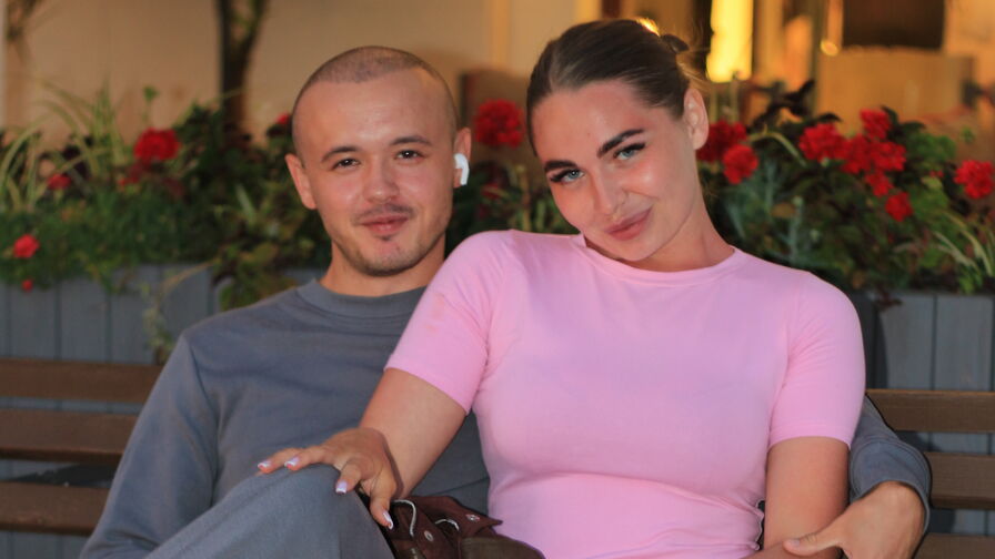 Watch EvaaLeo live on Ultra Erotica