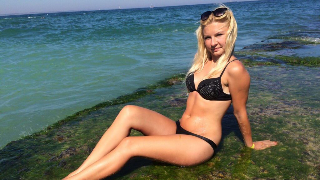 RiveraMaureen live cam model at LiveJasmin