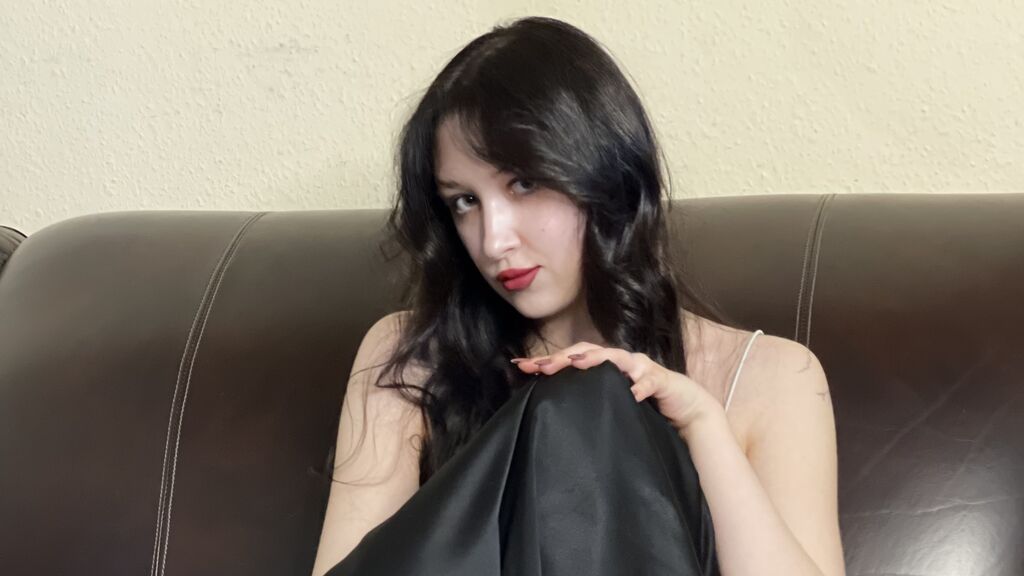 SaraWhisper live cam model at LiveJasmin