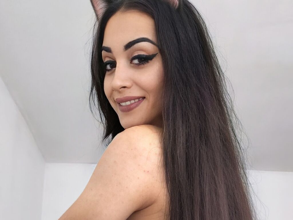 GiuliaLarry Profile Image