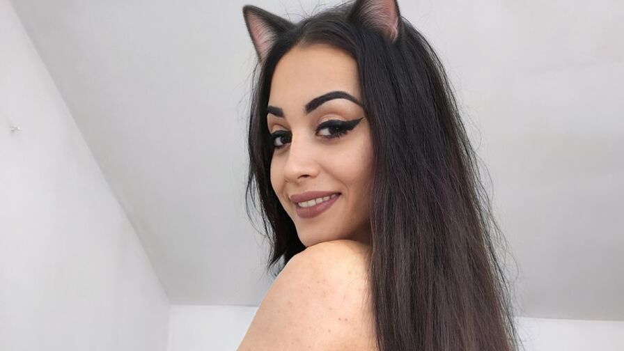 Live HD Nude Chat with GiuliaLarry
