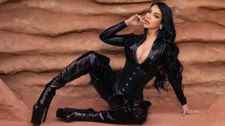 NicolleBennett's chat room