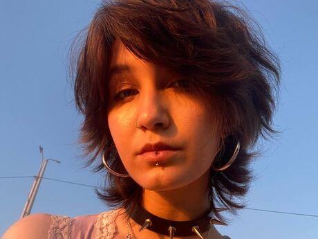 Chat with LatoshaZayicek