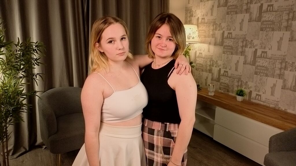 TamelaAndLynella live cam model at LiveJasmin