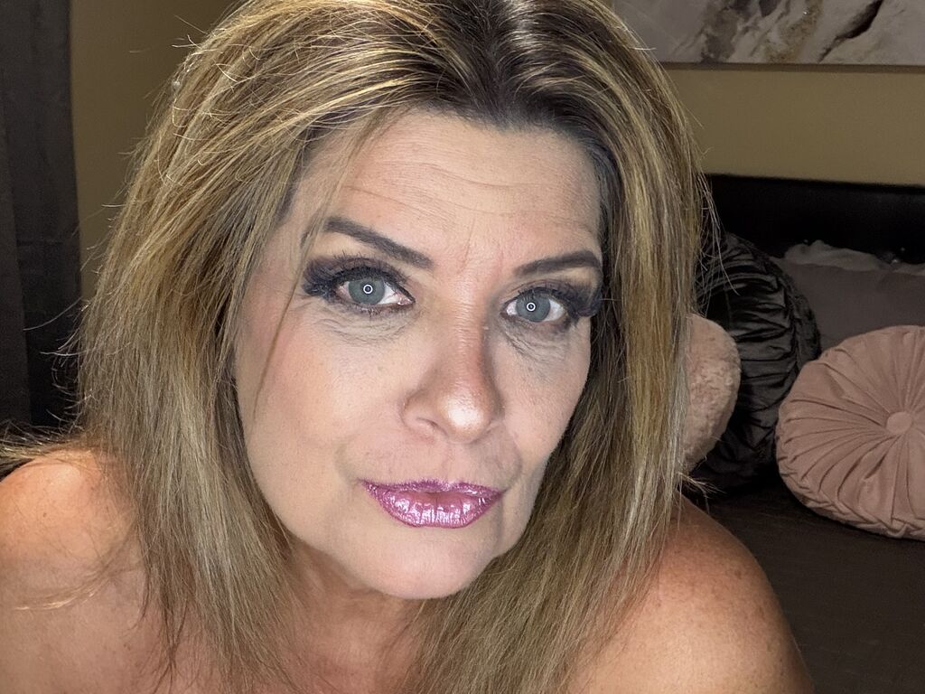 TaylorCougar live stream preview