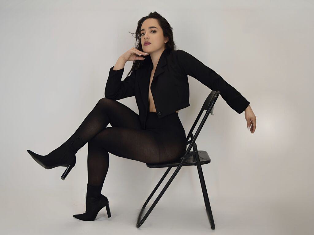 VioletaPaul model profile storefront photo