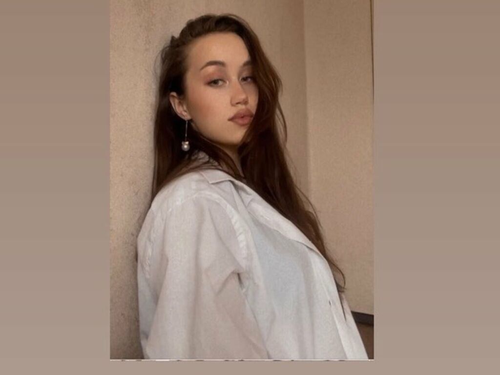 ChrisWhit's live cam