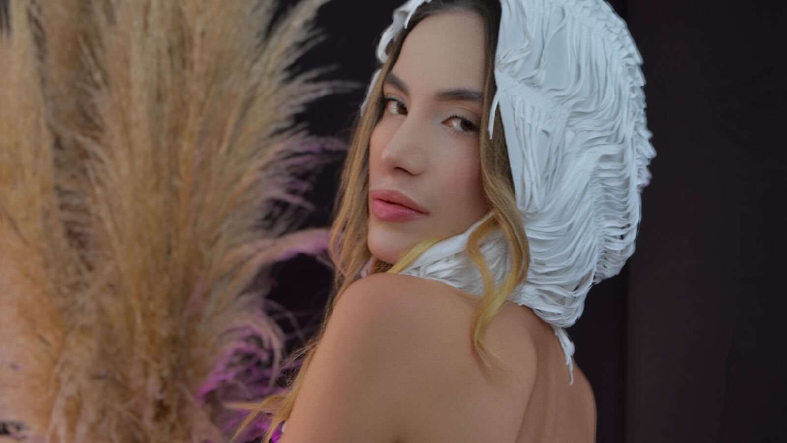 MileysaCalisse glamour portrait